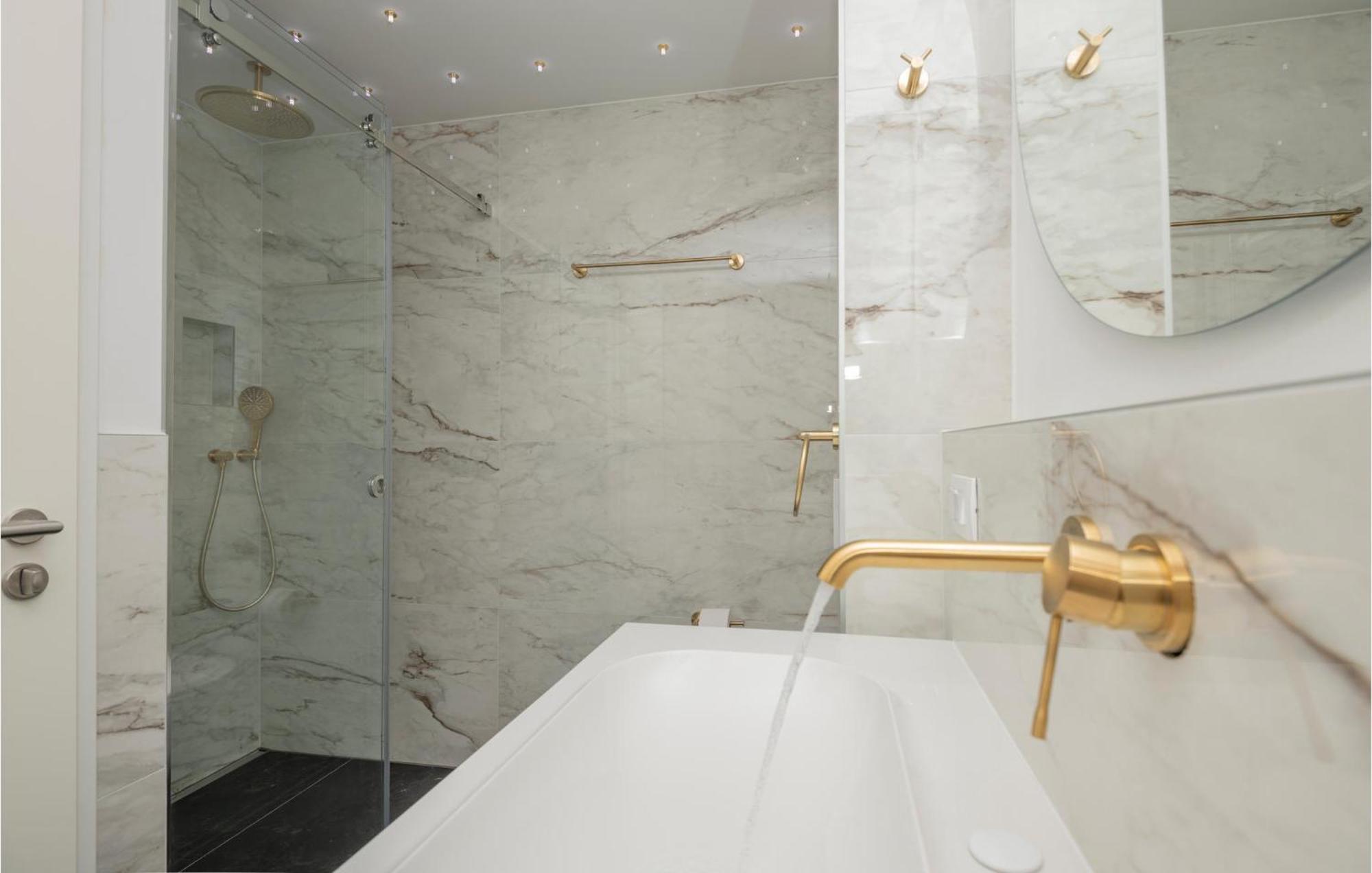 Stunning Apartment In Tucepi With Kitchen ภายนอก รูปภาพ